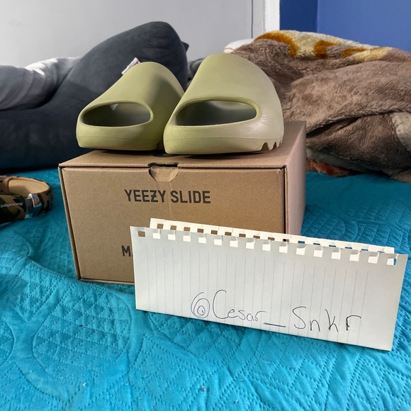 Yeezy Slides ‘Resin’ main image 6